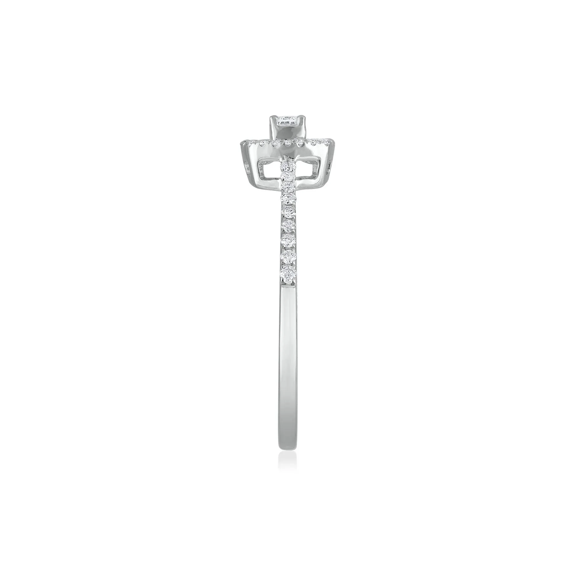 1/4 CT. Tw. Round and Baguette Diamond Promise Ring 14K White Gold Round Brilliant Cut Size 6.5 1.5mm - Image 3